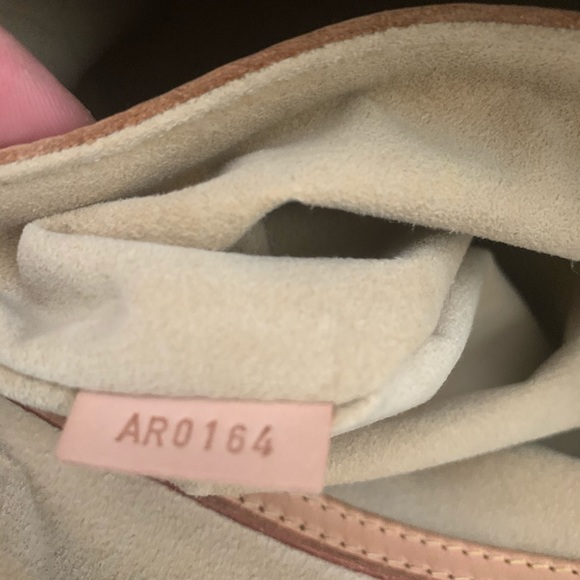 Louis Vuitton Tote Bag - Picture 6 of 6